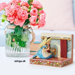 Alice ved Pejs Jim Shore 