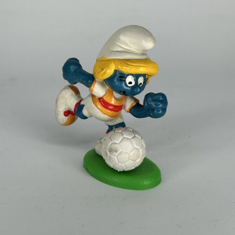 Fodbold Sm�lfine p� Gr�s - Schleich Patineret 